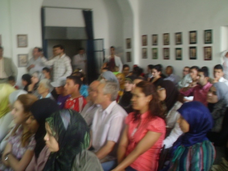 La sala de exposiciones "Martin Prado" estuvo abarotada de gente duarante la ceremonia